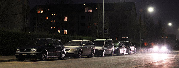 Nacht - Parkierende Autos