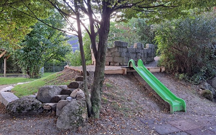 Spielplatz Tannenburg - Auffrischungsarbeiten durch die ZSO Aargau Ost