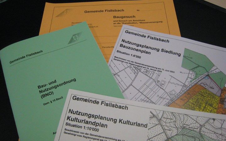 Baubewilligungspflicht auch für Aussen-/Freizeitanlagen - Einverständnis des Grundeigentümers und Baugesuch notwendig